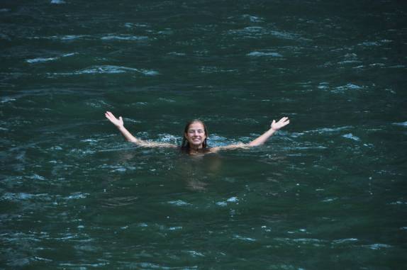 Mergulho na bela cachoeira de Misol-Ha, próxima à Palenque, em Chiapas, no sul do México